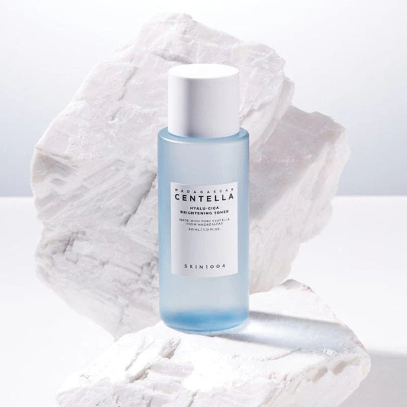 Skin1004 Madagascar Centella Hyalucica Brightening Toner - Skinn K.
